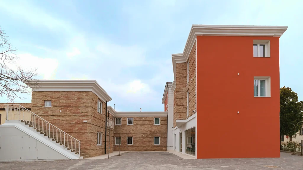 visuale posteriore dell'hotel lato cortile interno